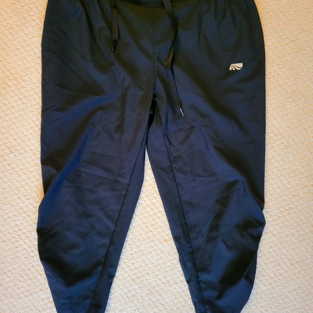 Black Capri workout pants